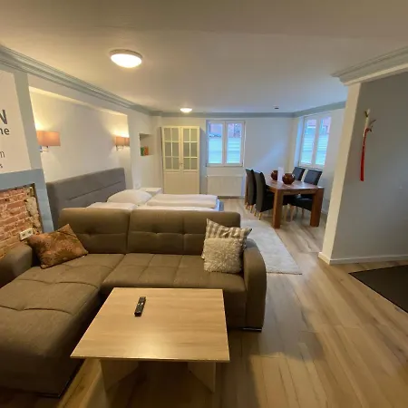 Altstadt*wohnung 80qm*5 Schlafplaetze* *